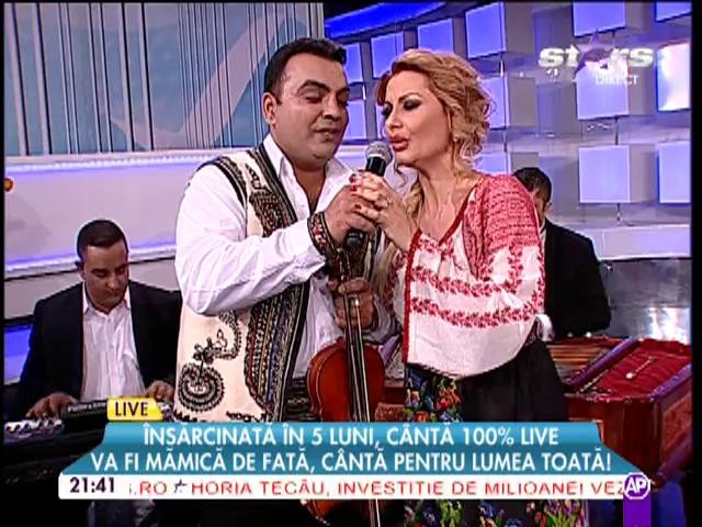 &Icirc;nsărcinată &icirc;n 5 luni, c&acirc;ntă 100% LIVE! Emilia Ghinescu l-a &icirc;nc&acirc;ntat pe Mihai Morar cu piesele ei 2