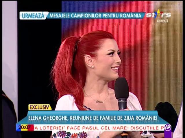 Elena Gheorghe, reuniune de familie de Ziua Rom&acirc;niei! Moment emoţionant alături de mama ei, &icirc;n direct