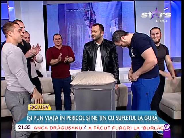 Show incendiar, &icirc;n direct, la "Răi da' buni"! Larisa Bercea, număr fenomenal la bară! De ce a ales să fie dansatoare?