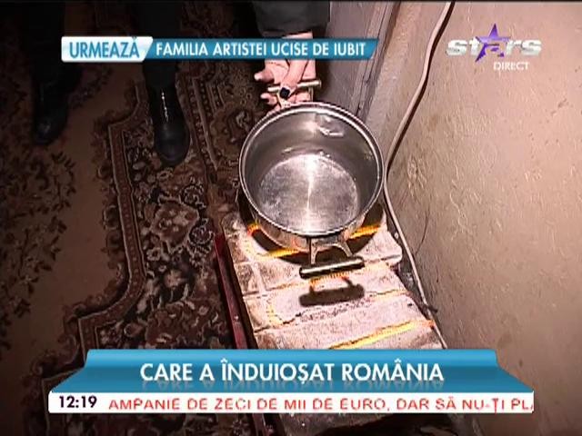 Povestea emoţionantă a băiatului care cerşeşte cu c&acirc;inele &icirc;n braţe! Ce dramă ce ascunde &icirc;n spatele imaginii care a &icirc;nduioşat Rom&acirc;nia