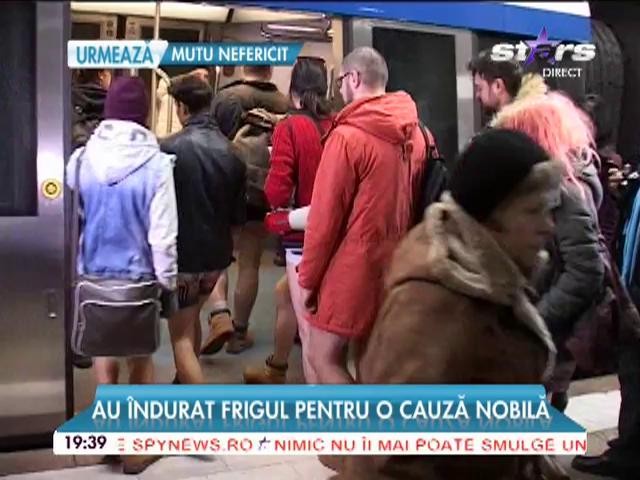 Au &icirc;ndurat frigul pentru o cauză nobilă! Şi-au dat pantalonii jos la metrou