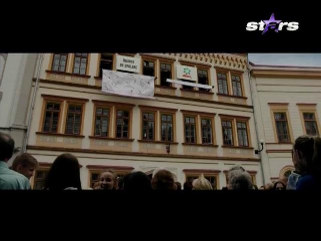 Aşa &icirc;ndrăgostit nu l-ai văzut niciodată! Bogdan Vlădău, totul despre momentul &icirc;n care a cerut-o de soţie pe iubita lui