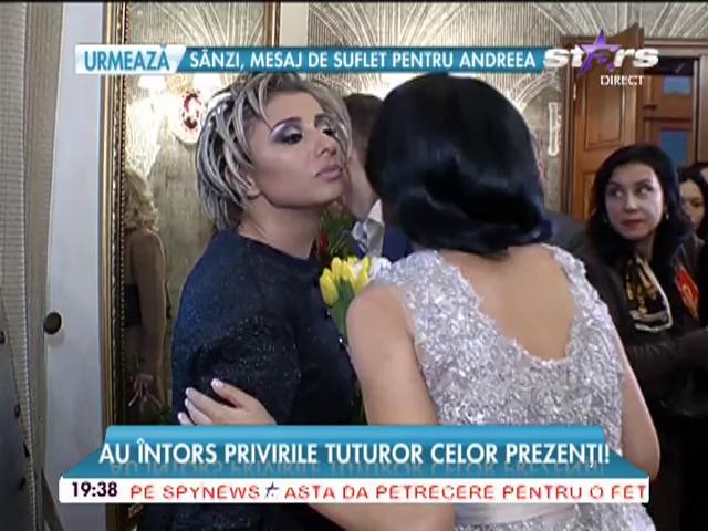 Au strălucit la propriu la cununia finei lor! Anamaria Prodan şi Laurenţiu Reghencampt au &icirc;ntors privirile tuturor