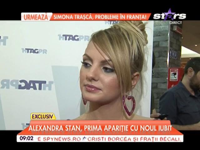 Alexandra Stan, &icirc;ndrăgostită p&acirc;nă peste cap de noul iubit! Artista s-a afişat cu bărbatul care i-a luat minţile la un eveniment monden