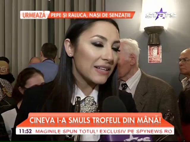 Andra a fost premiată pentru muzica ei, dar a păţit-o de faţă cu toată lumea! Cineva i-a smuls microfonul din m&acirc;nă