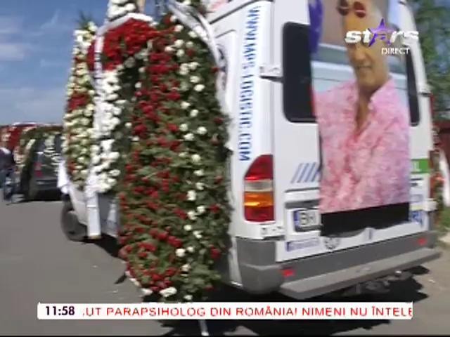 VIDEO / Primele imagini de la &icirc;nmorm&acirc;ntarea lui Fane Spoitoru! Este condus pe ultimul drum de peste 1.000 de persoane şi i-au fost aduse zeci de coroane