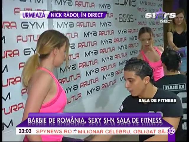 La orele la care ar trebui să-l viseze pe Eminescu, "Barbie de Rom&acirc;nia" e alergată de un bărbat!