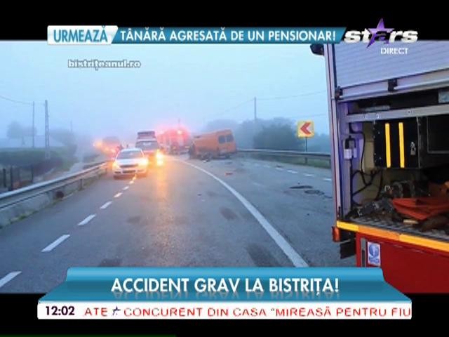 Cod roșu de intervenție! Două microbuze s-au ciocnit