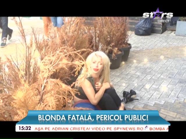 Blondă fatală, pericol public! Imaginile dezmățului &icirc;n plină stradă
