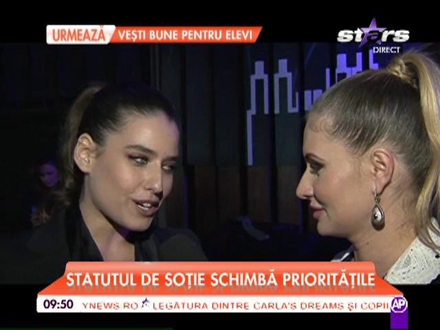 El comandă, ea execută! Alice Peneacă, singură la un eveniment monden