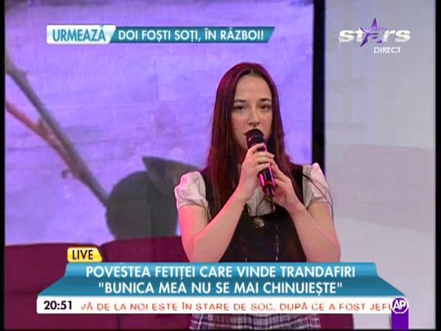 Fetița care vinde trandafiri c&acirc;ntă live la Răi da buni