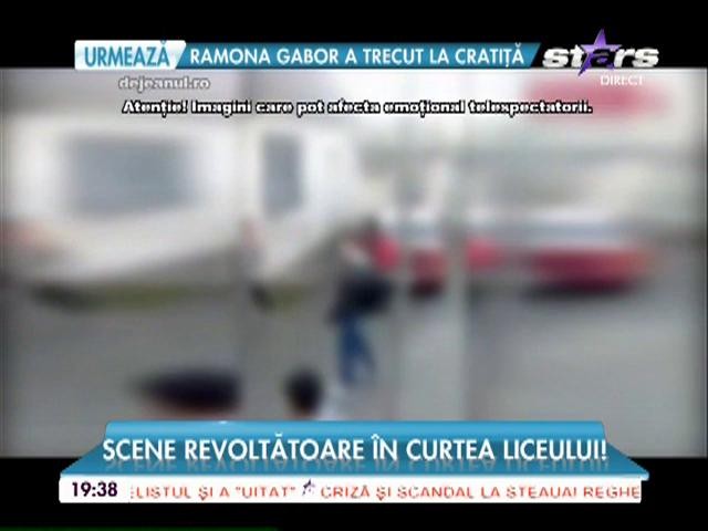 O elevă din Cluj și-a snopit &icirc;n bătaie o colegă
