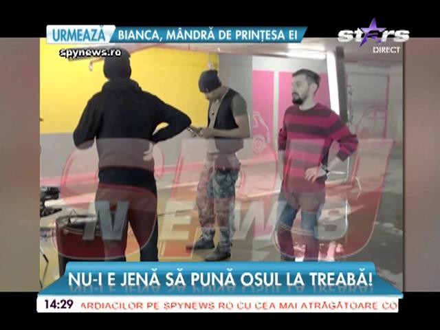 Un c&acirc;ntăreț copleșit de probleme s-a refugiat &icirc;n muncă