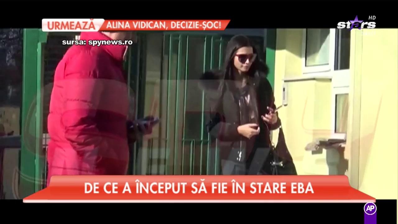 &Icirc;mbrăcată lejer, Elena Băsescu face furori pe stradă