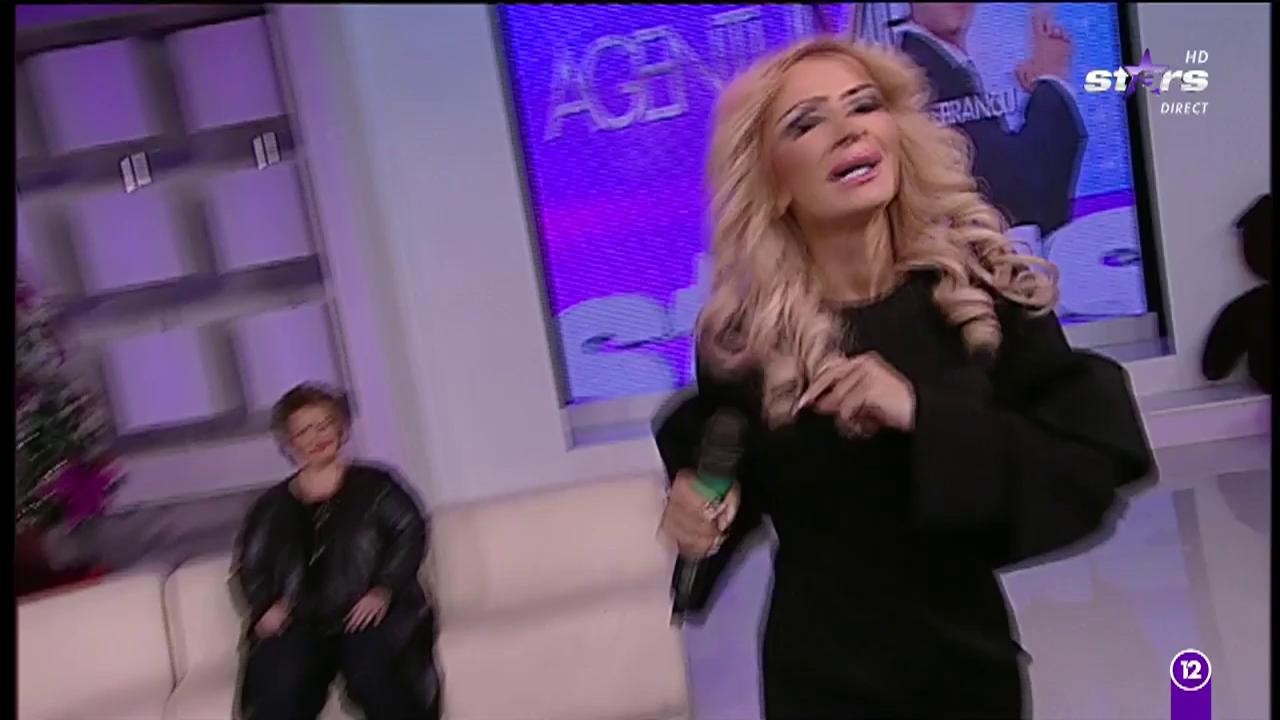 Daniela Gyorfi c&acirc;ntă ultima sa melodie &icirc;n platoul Agentului Vip