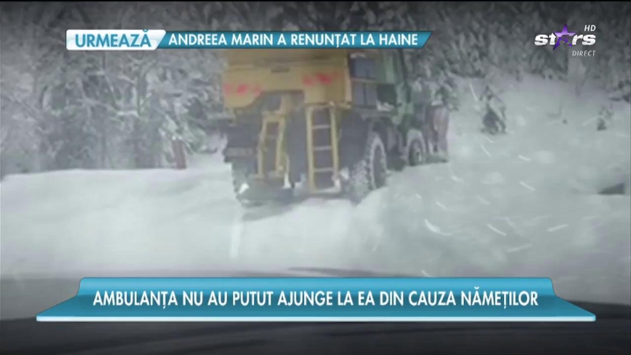 Bătr&acirc;nă bolnavă, salvată cu șenilata
