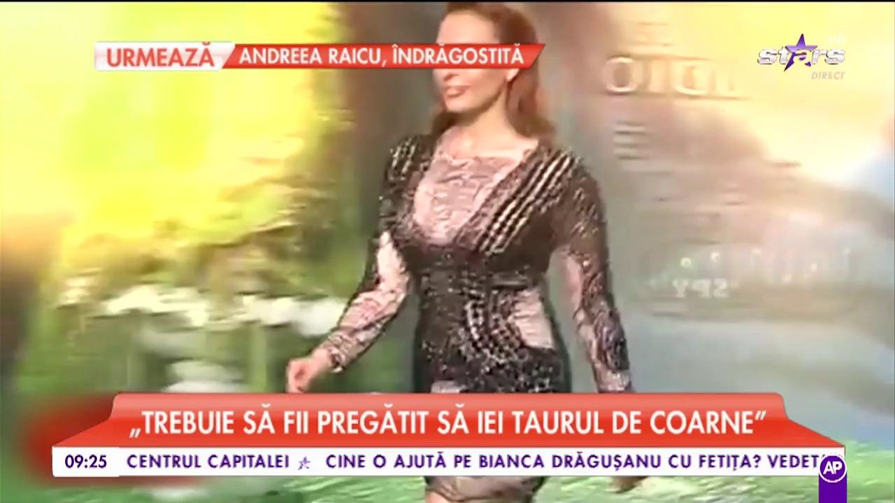 Iulia V&acirc;ntur a purtat o rochie scurtă şi foarte provocatoare