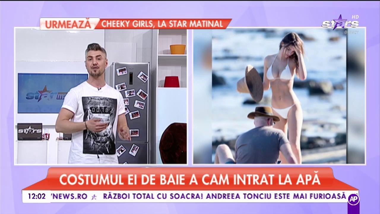 Emily Ratajkowski, surprinsă la plajă &icirc;ntr-un costum de baie alb, extrem de sexy