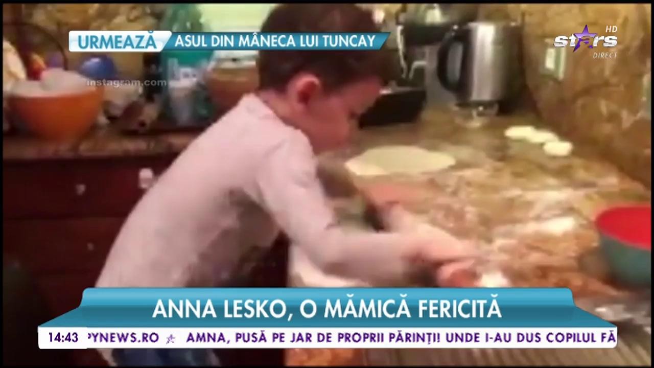 Fiul Annei Lesko, ajutor de nădejde &icirc;n bucătărie