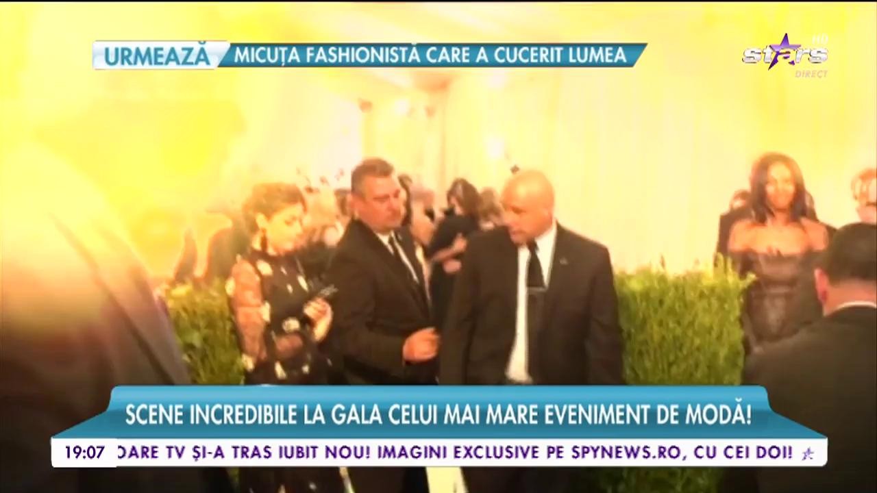 Un bărbat gol-puşcă şi-a făcut apariţia la gala MET