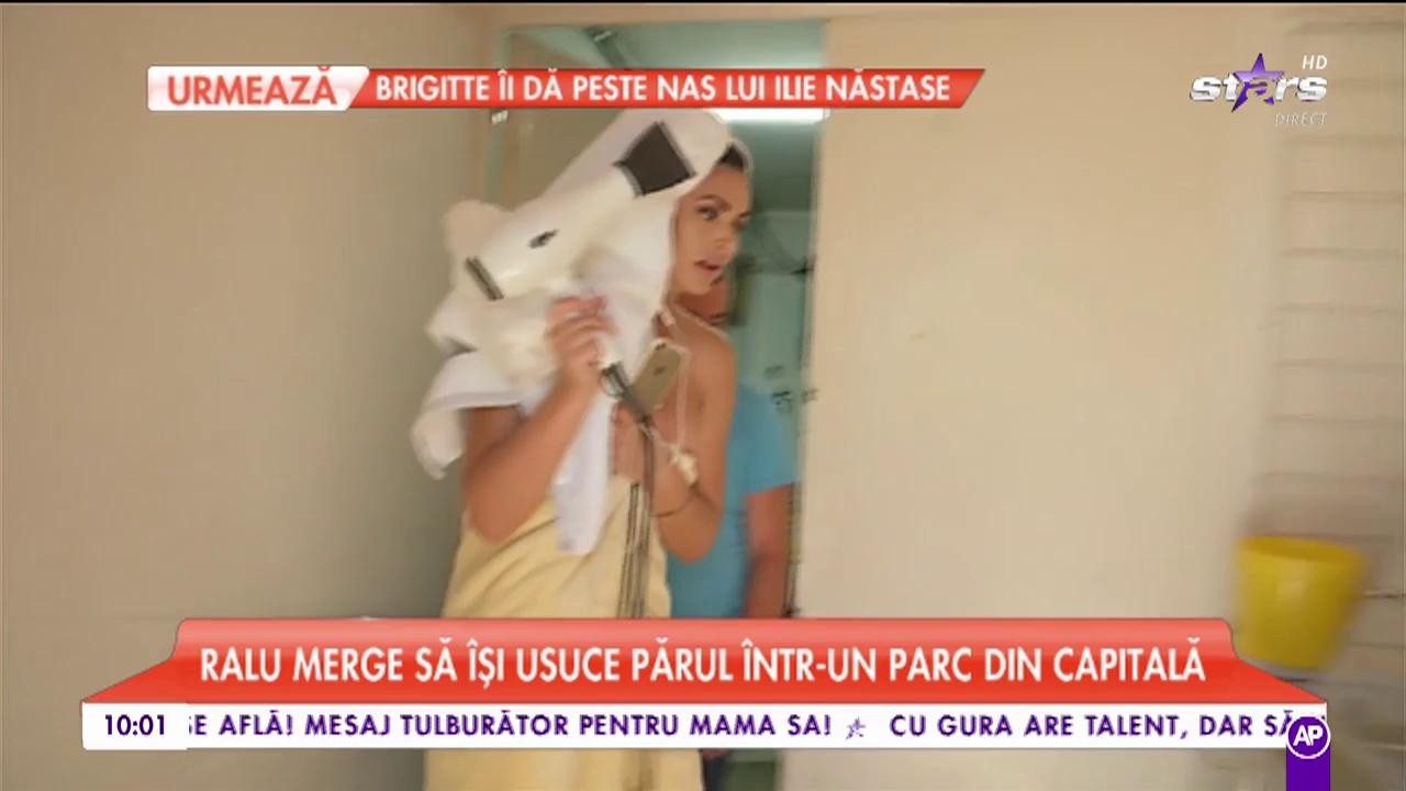 Raluca Dumitru și-a uscat părul &icirc;n parc