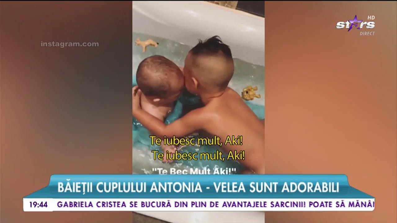 Băieţii cuplului Alex Velea - Antonia, filmați la distracție, &icirc;n cadă