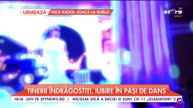 Tineri &icirc;ndrăgostiți, iubire &icirc;n pași de dans