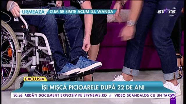 Adelina Pestrițu, alături de un t&acirc;năr &icirc;n scaun cu rotile
