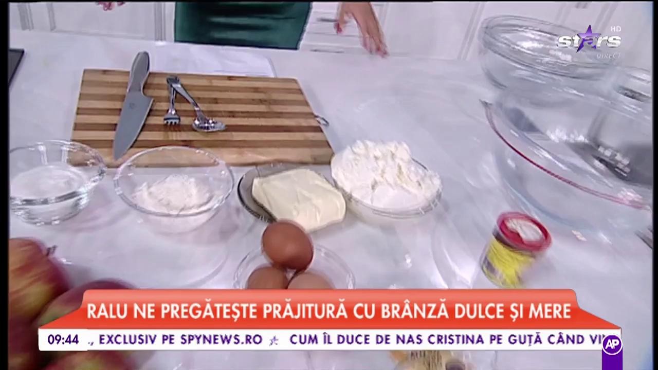 Chef Raluca Dumitru gătește - "Prăjitură cu br&acirc;nză dulce cu mere"