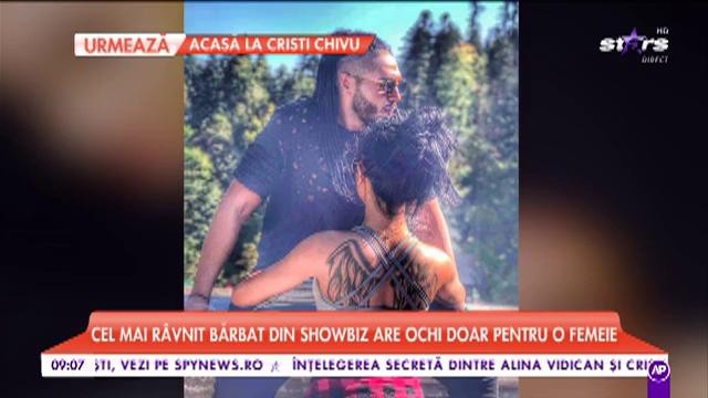 Cel mai r&acirc;vnit bărbat din showbiz are ochi doar pentru o femeie