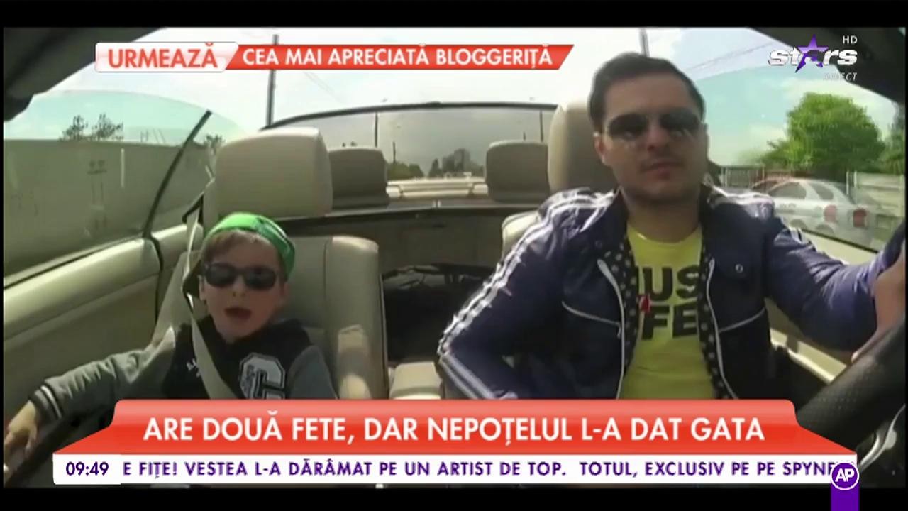 Liviu V&acirc;rciu, alături de nepoțelul său. Are două fete, dar băiețelul l-a dat gata