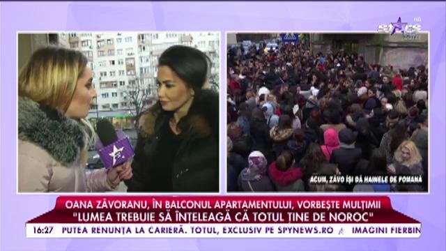Oana Zăvoranu, &icirc;n balconul apartamentul, vorbește mulțimii: &rdquo;Toată lumea va avea drepturi egale&rdquo;
