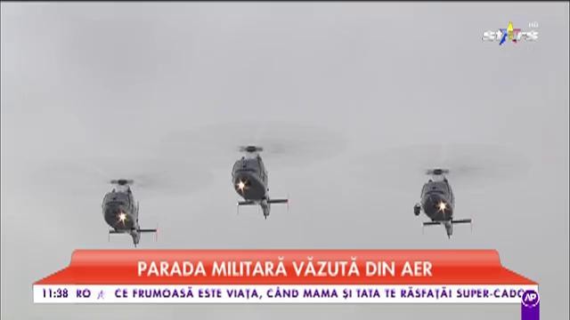 La multi ani, Rom&acirc;nia! Paradă militară de 1 Decembrie. Soldații defilează pe sub Arcul de Triumf