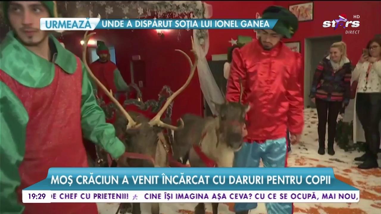 Cel mai cunoscut bătr&acirc;nel și-a făcut apariția &icirc;n sania trasă de reni. Moș Crăciun a venit &icirc;ncărcat cu daruri pentru copii