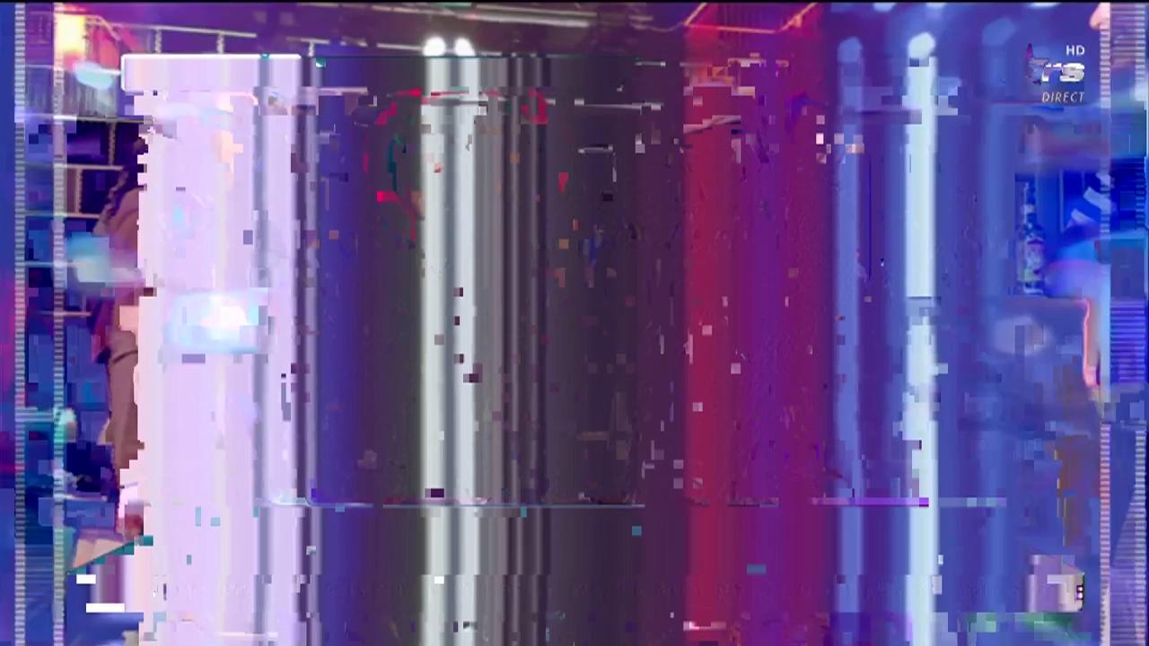 Amanta l-a făcut pe Kamara să uite de nevastă. Cum l-a cucerit focoasa brunetă pe c&acirc;ntăreț