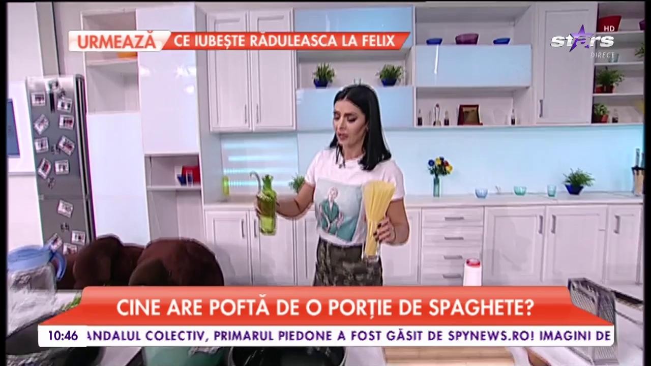 Raluca gătește spaghete cremoase cu sos de cașcaval