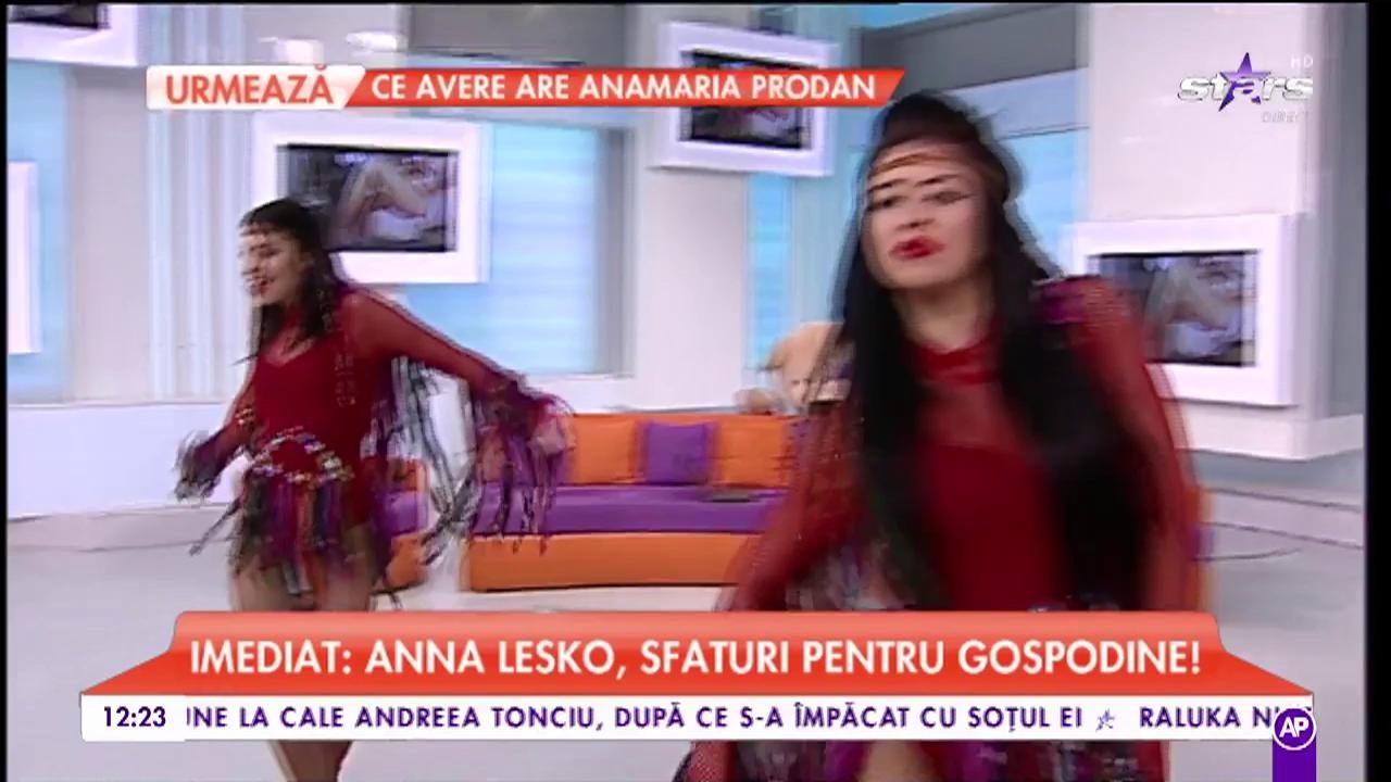 Anna Lesko a cântat melodia „Ce m-aș face”