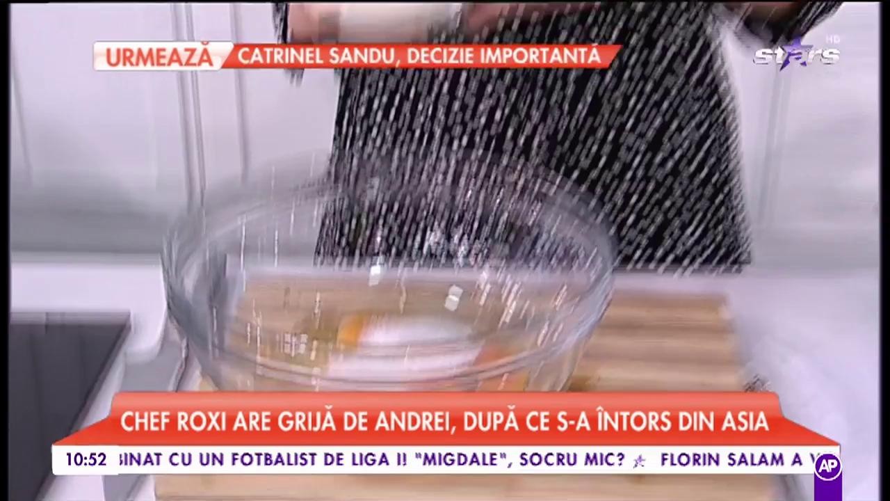 Roxi ne pregătește &bdquo;Prăjitură cu cremă de vanilie și vișine&rdquo;