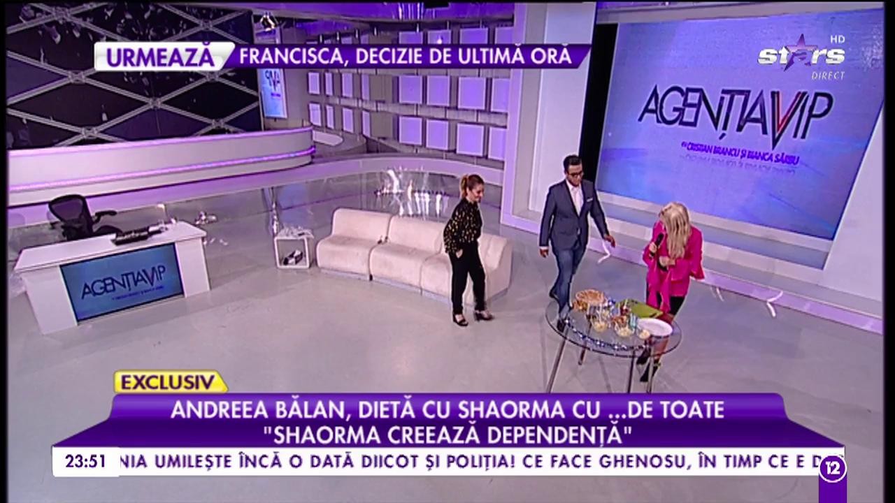 Andreea Bălan pregătește shaorma &icirc;n direct. Vedeta este invidiată pentru formele ei apetisante