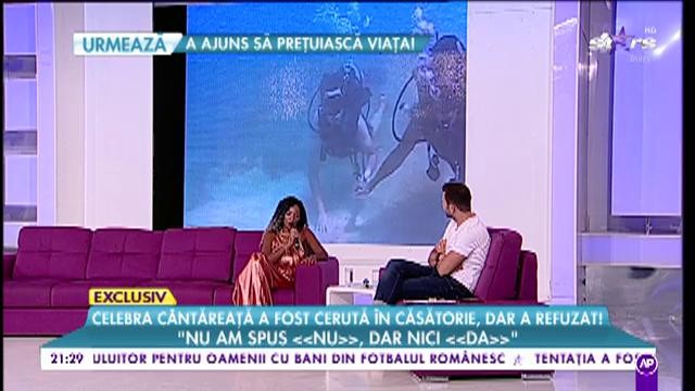 Julie Mayaya a fost cerută în căsătorie, dar a refuzat: "Eu așteptam un inel, dar a căzut în apă"