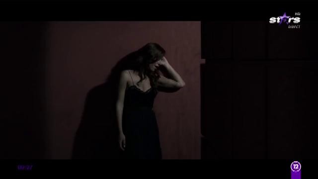 Anda Dimitriu c&acirc;ntă melodia Pentru totdeauna