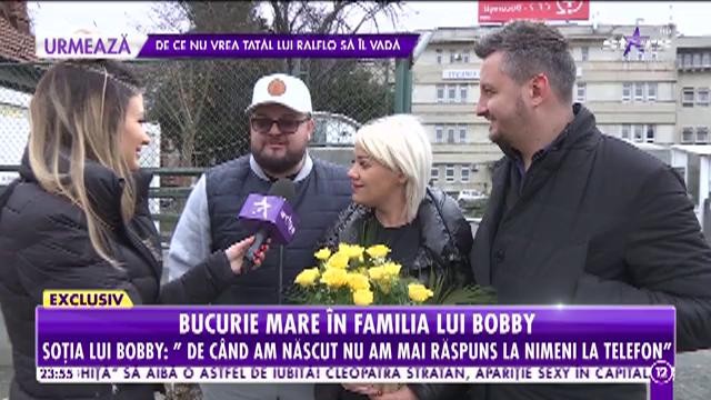 Bucurie mare &icirc;n familia lui Bobby. Atistul și-a dus copilul acasă