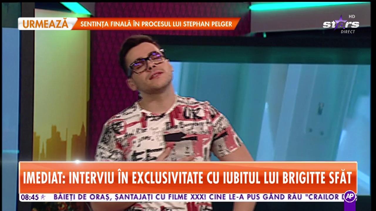 Mike c&acirc;ntă la Star Matinal