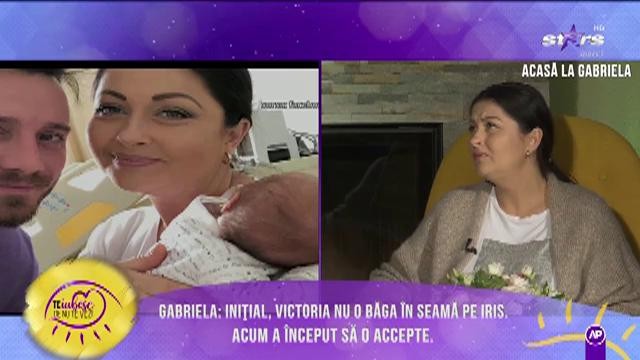 Gabriela Cristea a devenit mamă pentru a doua oară: Inițial, Victoria nu o băga în seamă pe micuța Iris. Acum a început să o accepte