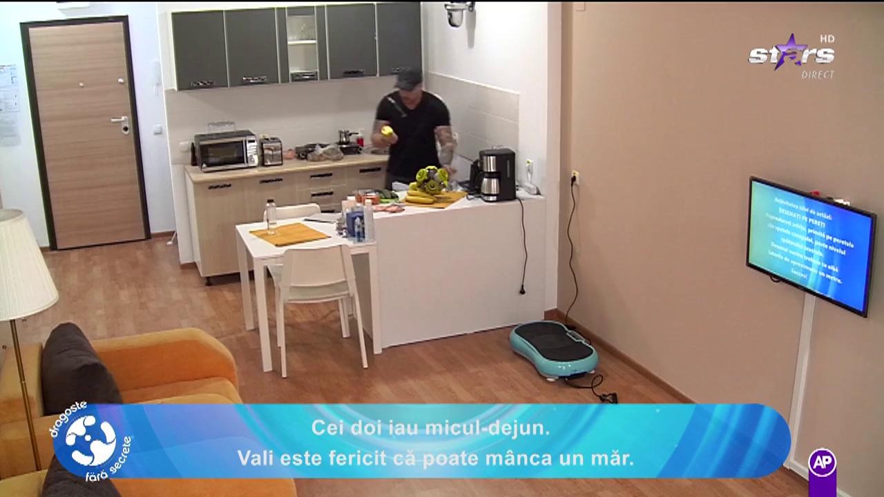 Rozy și Valentin &icirc;și omoară timpul juc&acirc;nd sp&acirc;nzurătoarea