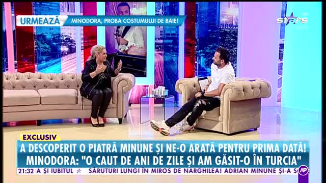 Răi da Buni. Minodora a descoperit o piatră-minune: Culoarea ei se schimbă &icirc;n funcție de lumină