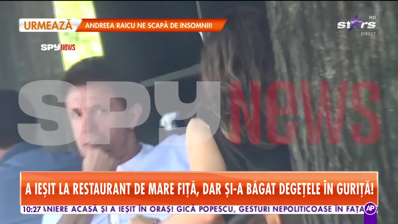 Gică Popescu, prins &icirc;n off-side chiar la masă cu soția
