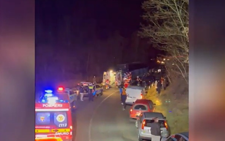 Accident grav în Alba: autobuz cu 42 de pasageri implicat, șapte răniți