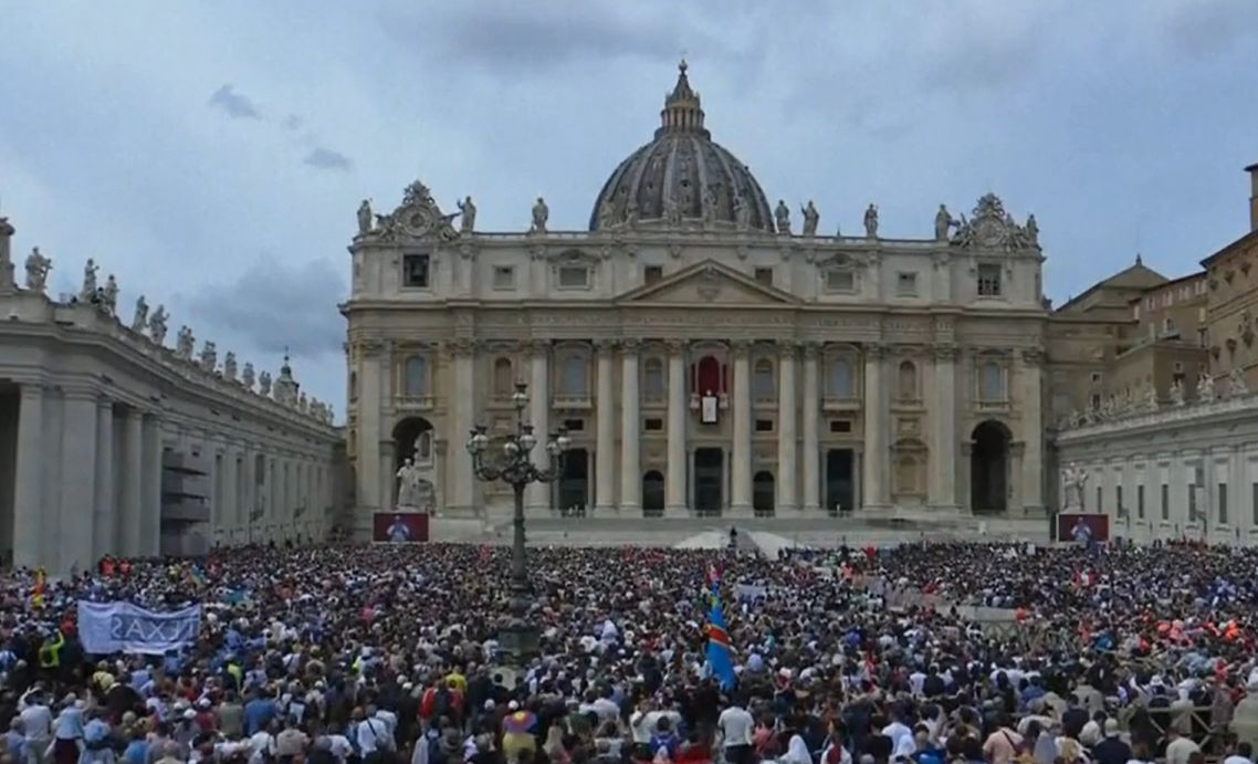 Papa Leon, prima rugăciune de la balconul bazilicii Sfântul Petru. Suveranul Pontif face apel la încetarea războiului în Ucraina și în Gaza