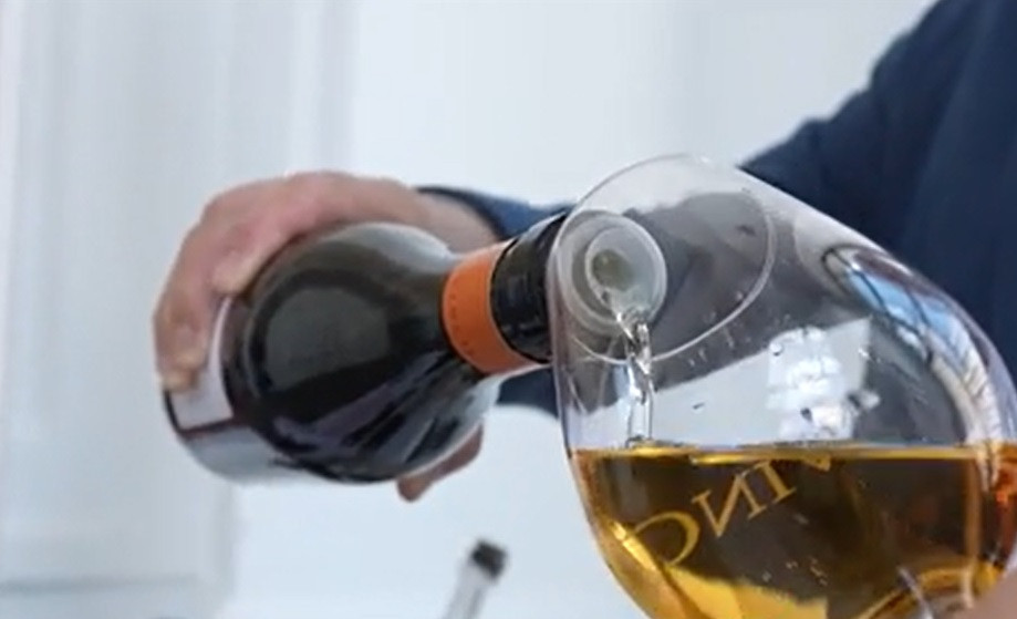 Motivele pentru care românii beau tot mai puţin vin. Producătorii încearcă să se adapteze: "Ne vom gândi să venim cu un produs"